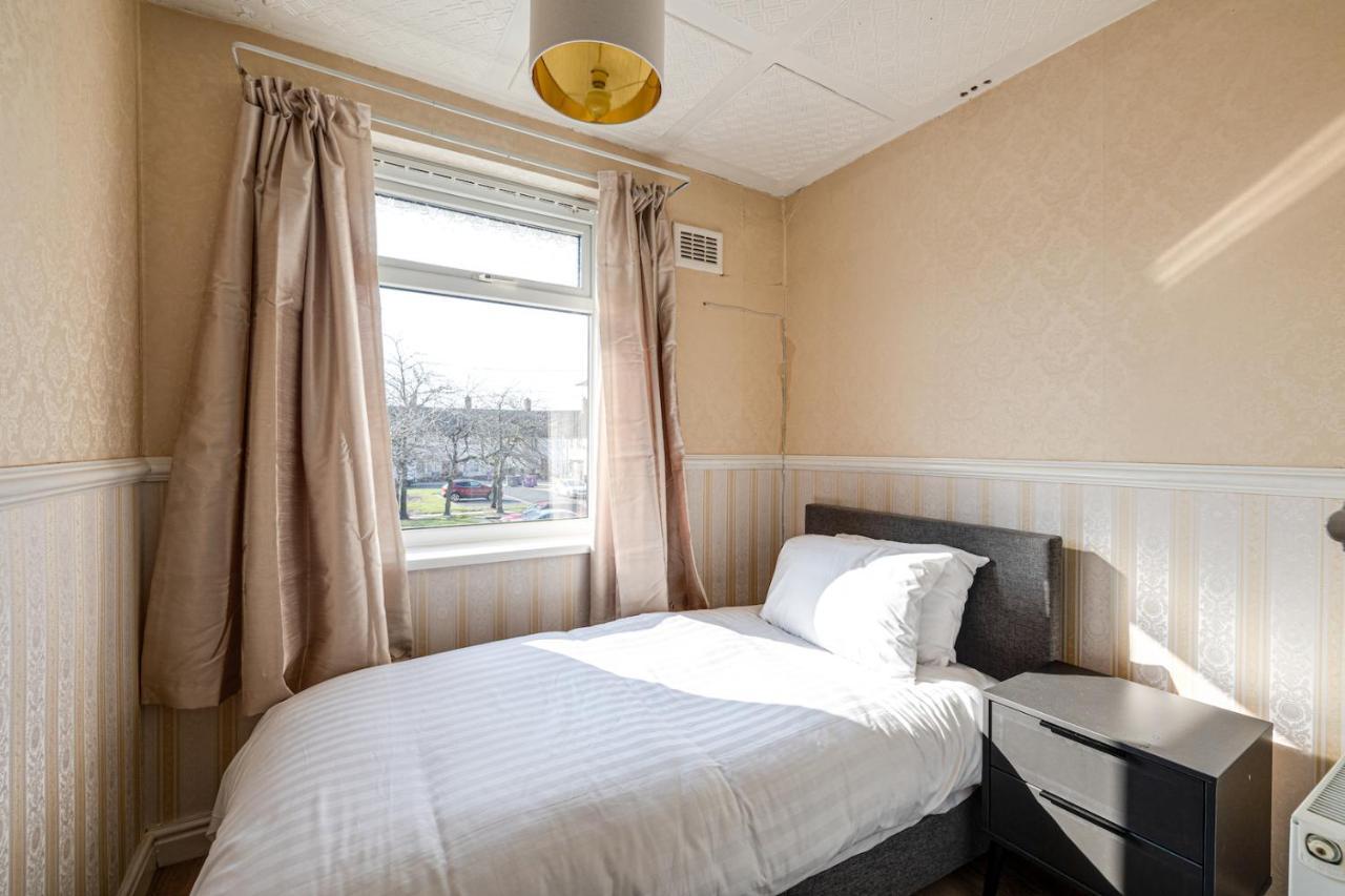 George Harrison'S Former 3Bed Home In Liverpool Speke Exteriér fotografie